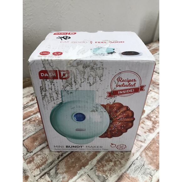 Dash Aqua Mini Bundt Cake Maker With Recipe Booklet Non-Stick Plate - Picture 5 of 5
